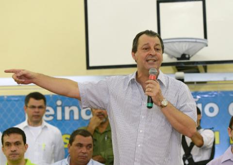 Omar vai negociar com operadoras planos de internet grátis para professores e alunos