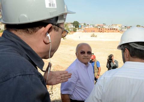 José Melo fiscaliza obra do Prosamim do São Raimundo