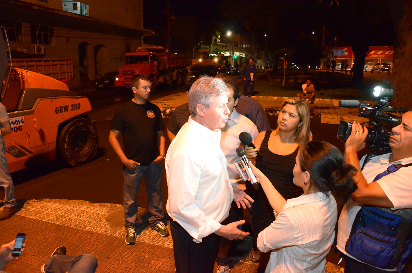 Prefeito fiscaliza obras na Constantino Nery e Umberto Calderaro