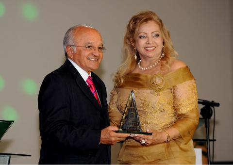 Melo recebe Prêmio Cidade de Manaus e destaca crescimento da capital 