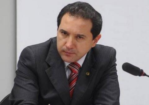 Deputado do PMDB se entrega. PF confirma a prisão em Brasília