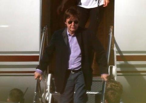 Paul McCartney desembarca no Brasil para três shows