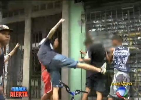 Menores apanham da população após assaltar mulher em Belém