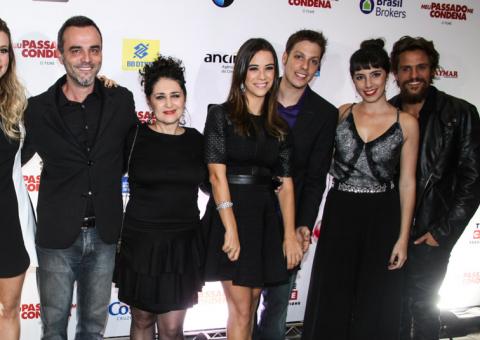  Elenco prestigia pré-estreia de "Meu Passado Me Condena" 