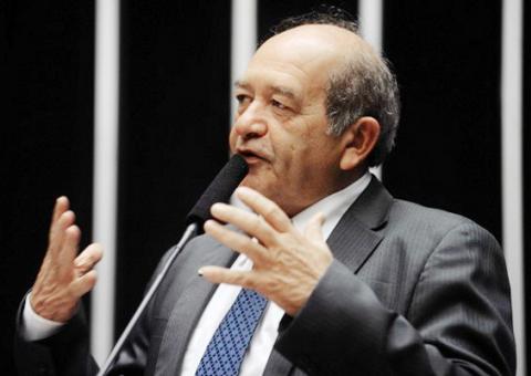 Praciano diz que não se aliará a adversários porque não quer ser uma "Vanessa de barro"