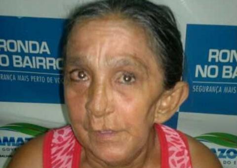 Idosa flagrada com meio quilo de cocaína é levada para a penitenciária