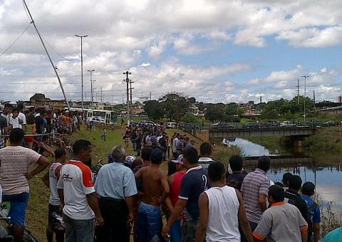 Fugitivos da polícia encontrados boiando em igarapé de Manaus