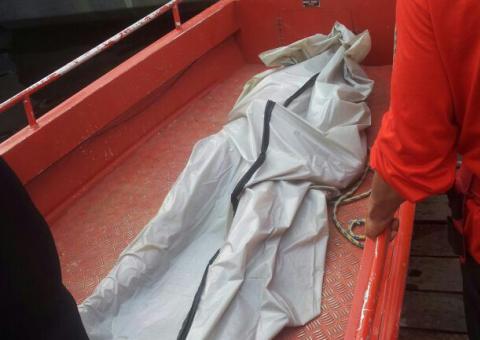 Bombeiros localizam e resgatam o corpo de Débora Santana no Tarumã-Açu