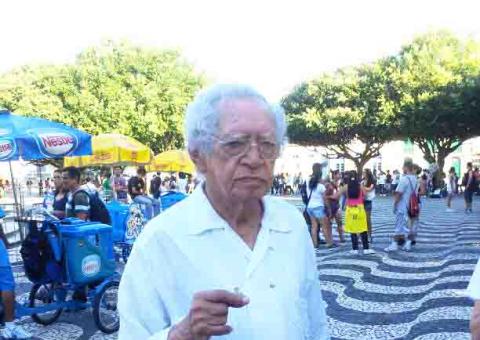 Poeta Thiago de Mello fez questão de participar da manifestação em Manaus