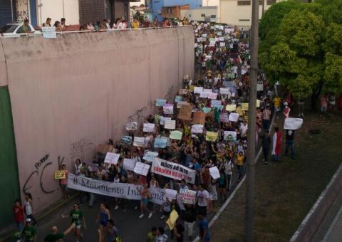 Viaduto da Av. Djalma Batista já está lotado de manifestantes