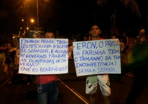 Assembleia Legislativa é tomada por milhares de pessoas em Manaus