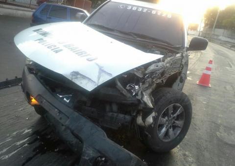 Viatura do Ronda no Bairro colide com ônibus em Manaus