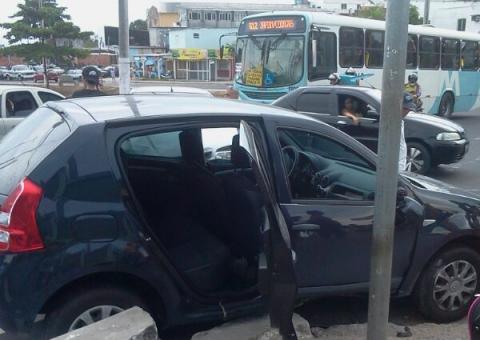 Acidente envolvendo dois carros deixa no Codajás