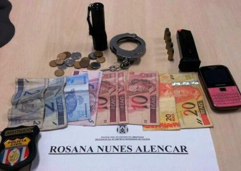 Mulher presa com material de uso restrito da instituição