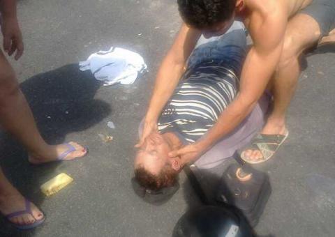 Mais um acidente envolvendo moto. Socorro inadequato prejudica vítima