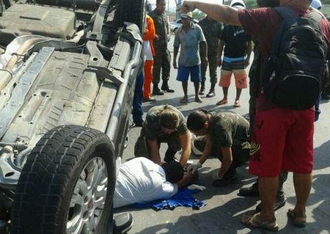 Oficiais da FAB resgatam vítima de acidente na Av. Torquato Tapajós