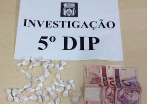 Homem envolvido com tráfico de drogas, é preso