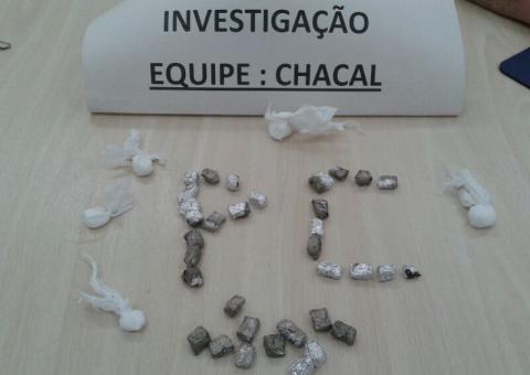 Eliane e Valter presos com 34 trouxinhas de oxi e 5 de cocaína