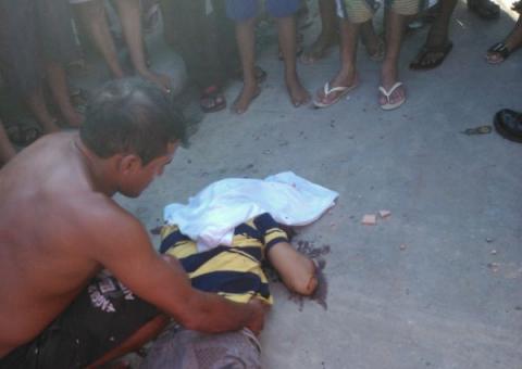 Assassinado com sete tiros  na frente do pai