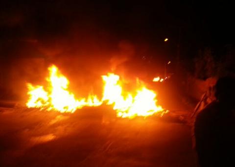 Terra Nova II se revolta. Sem energia há 24 horas.