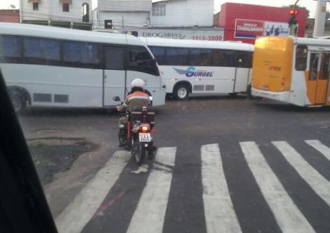 "Marronzinho" é flagrado em cima da faixa