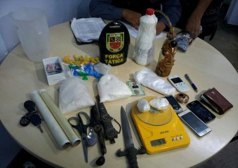 Três homens suspeitos de serem integrantes da FDN são presos no Alvorada com drogas e arma