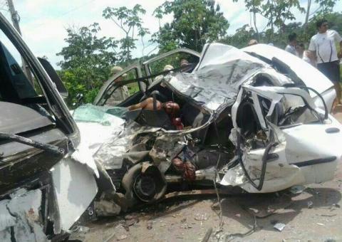 Vítima fica presa em ferragem tornando resgate dificil