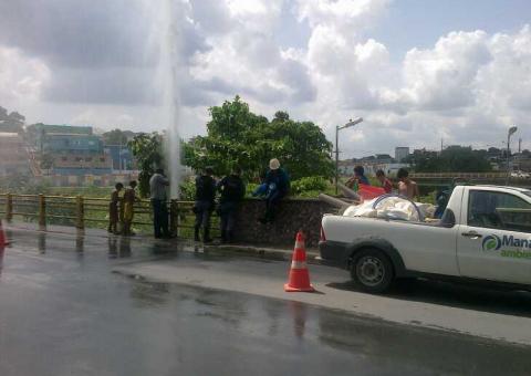 OUTRA ADUTORA ROMPE EM MANAUS