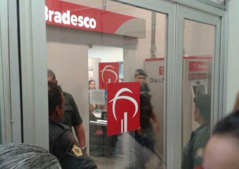 Agência do Banco Bradesco que fica dentro da Prefeitura é assaltada