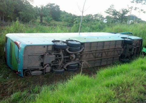 Passageiros com fome denunciam descaso da Rivaltur em acidente