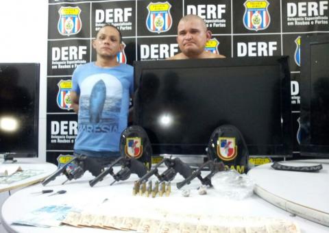 Polícia prende assaltantes do Bradesco, recupera motos, cheques e  dinheiro