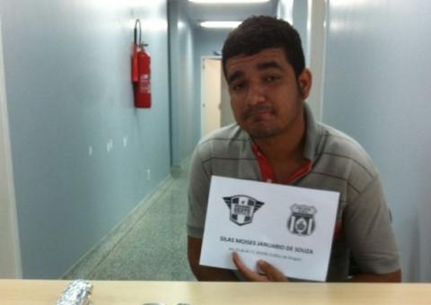 Homem envolvido com tráfico de drogas é preso