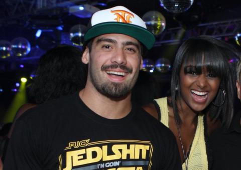 Ex-BBBs Yuri e Bambam, Mulher Melancia e 'Globeleza' curtem noitada em boate 