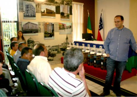 Seduc repassa micro-computadores para redes municipais do interior