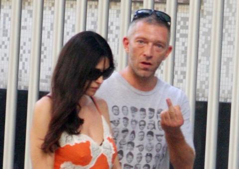 Em briga de casal, atores estrangeiros dão cotoco para fotógrafo no BR