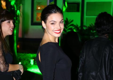  Ísis Valverde e famosos vão ao aniversário do humorista Paulo Gustavo