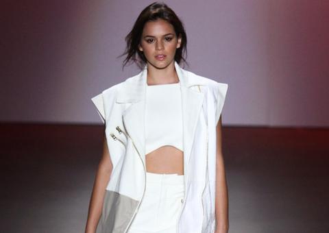 Bruna Marquezine e Isabelle Drumond brilham nas passarelas do Fashion Rio