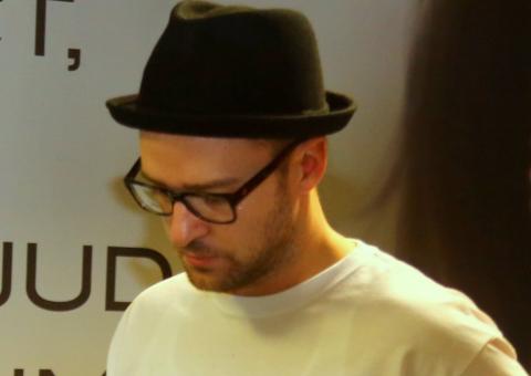 Justin Timberlake embarca durante a madrugada após o Rock in Rio