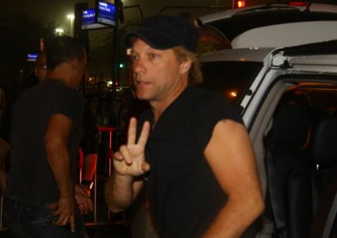  Jon Bon Jovi é clicado em hotel no Rio de Janeiro