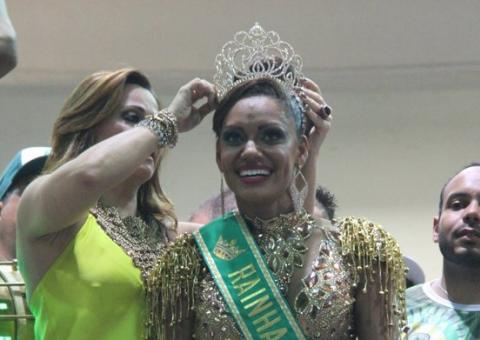 Viviane Araújo passa a coroa de Rainha da Mocidade para Ana Paula Evangelista