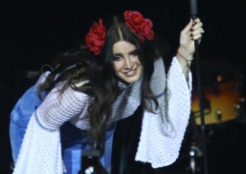 Cantora nova-iorquina Lana Del Rey realiza show no Rio de Janeiro