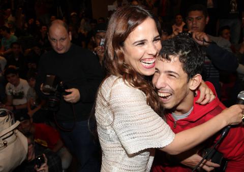  Wanessa reserva noite para atender a fãs em sessão de autógrafos