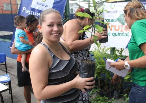 Mudas são distribuídas em Ação da Cidadania na Vila da Prata