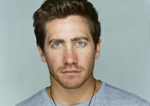 Após socar espelho, ator Jake Gyllenhaal se machuca no set em Los Angeles