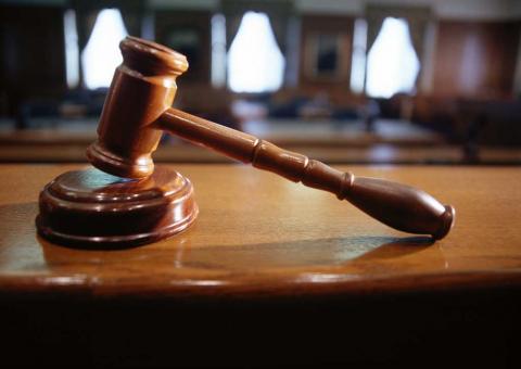 TJ-SC condena jornalistas por racismo em charge sobre maioridade penal