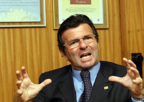 Fux dá liminar que impede tribunais de restringir horário de atendimento