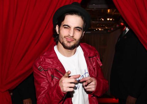  Após término com Sophia Abrahão, Fiuk desfila em evento