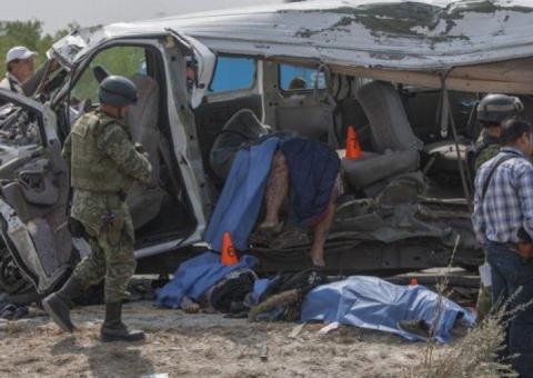 Dez integrantes de banda mexicana morrem em acidente