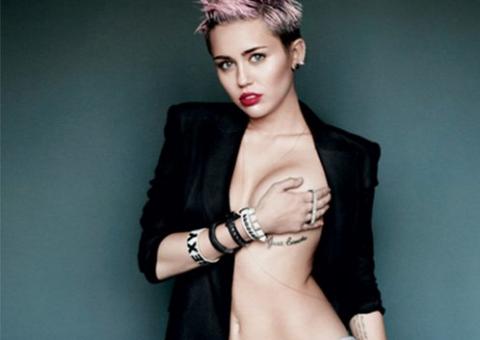 Miley Cyrus posa sexy e mostra bumbum