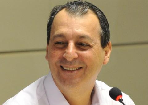 TCE-AM aprova contas de Omar Aziz com 11 recomendações